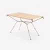 Quechua TABLE DE CAMPING COMPACTE 4/6 PERSONNES - PLATEAU BOIS - POCHE DE RANGEMENT 1 Quechua TABLE DE CAMPING COMPACTE 4/6 PERSONNES - PLATEAU BOIS - POCHE DE RANGEMENT -Activités De Plein Air table de camping compacte 46 personnes plateau bois poche de rangement