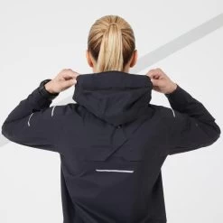 VESTE RUNNING FEMME IMPERMEABLE COUPE-VENT - KIPRUN RAIN+ NOIR 15 VESTE RUNNING FEMME IMPERMEABLE COUPE-VENT - KIPRUN RAIN+ NOIR -Activités De Plein Air veste running femme impermeable coupe vent kiprun rain noir 3