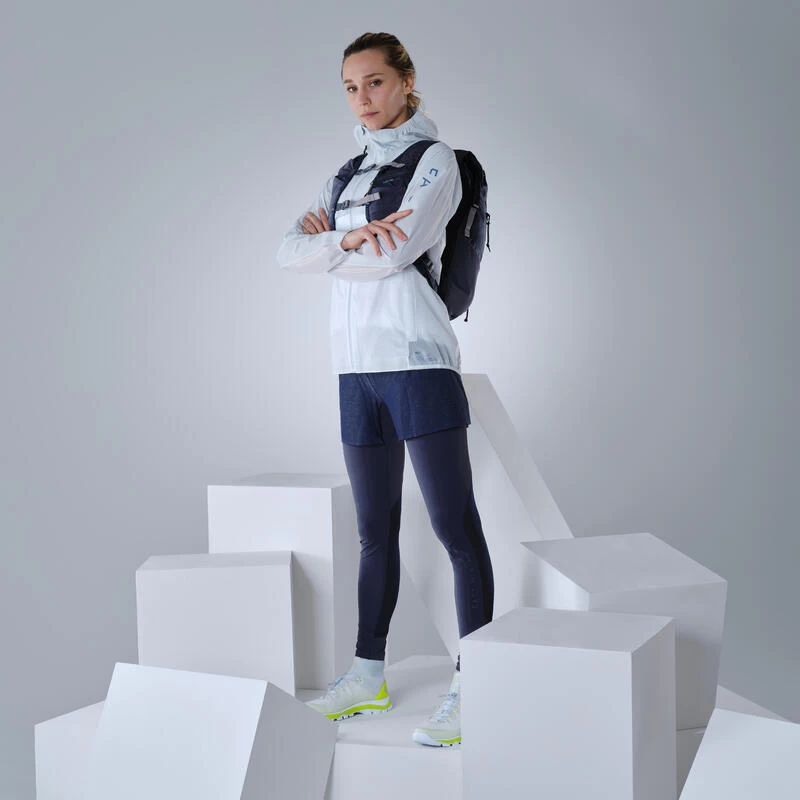 Quechua Veste Ultra Légère Hybride De Randonnée Rapide FH900 Femme Grise. 5 Quechua Veste Ultra Légère Hybride De Randonnée Rapide FH900 Femme Grise. – Image 3